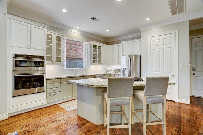 Foto del edificio - 8430 N Hilshire Park Dr