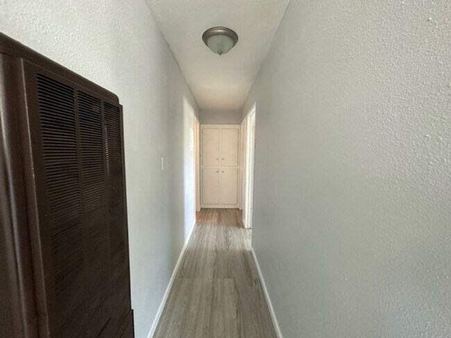 Building Photo - Two Bedroom Apartment