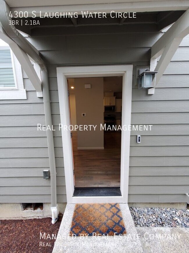 Foto del edificio - Modern Ridgefield Townhome with Two Car Ga...