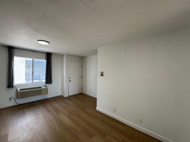 Foto del edificio - 619 N Kingsley Dr