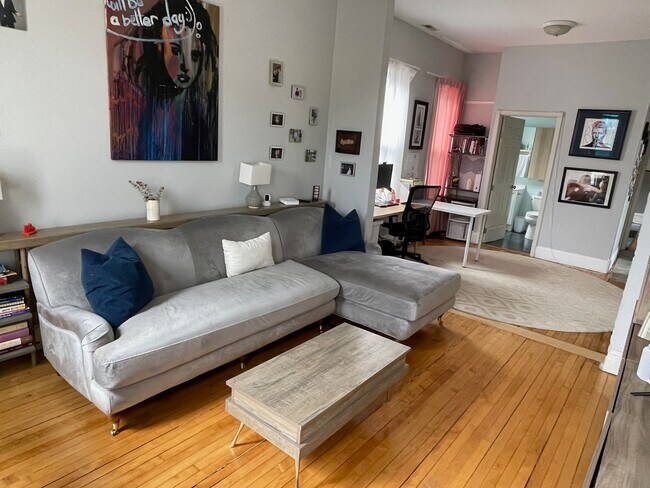 Building Photo - 1222 W 31st Pl