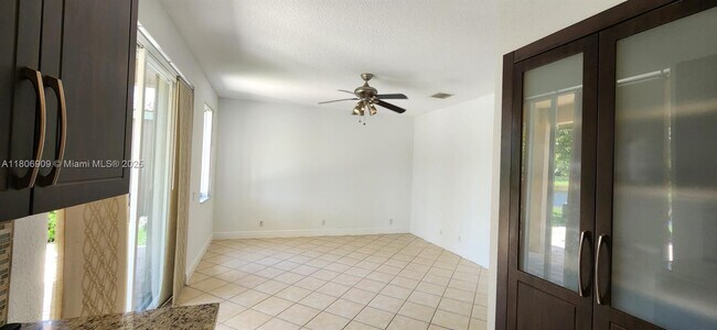 Building Photo - 872 Golden Cane Dr