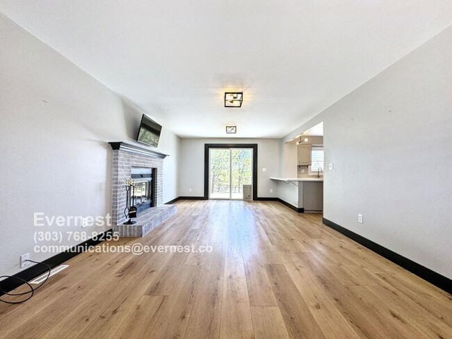 Foto del edificio - 6764 Hillridge Pl