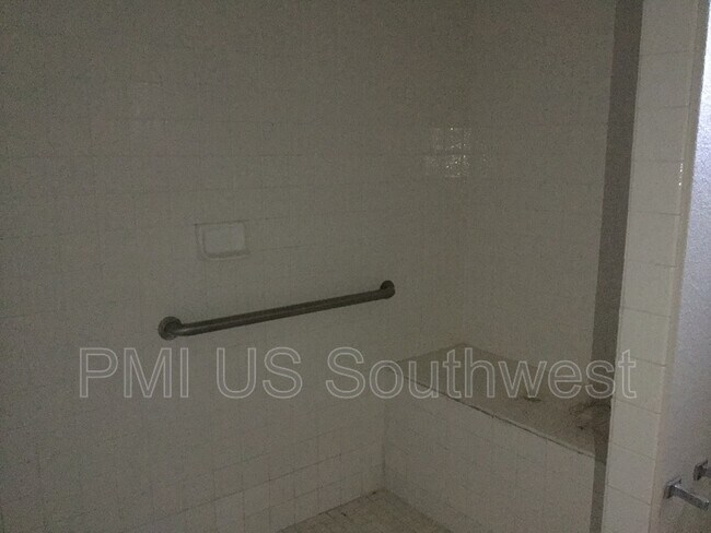 Foto del edificio - 1681 Shamrock Rd