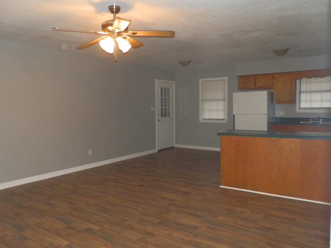 805 Baywood Dr, Paragould, AR 72450 House Rental in Paragould, AR