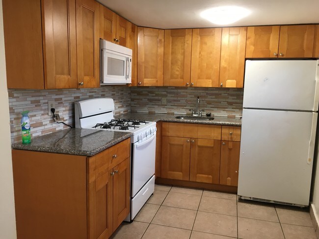 kitchen unit 1-1 - 702 N 20th Ave
