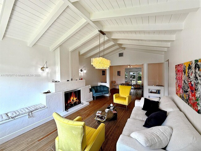 Foto del edificio - 9049 Carlyle Ave