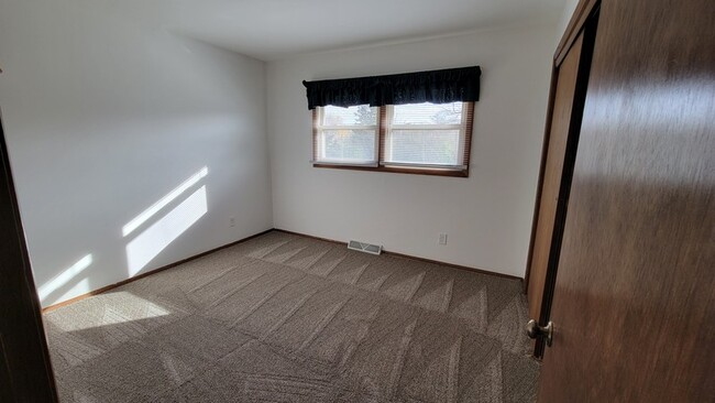 Building Photo - 8233 Imperial Dr