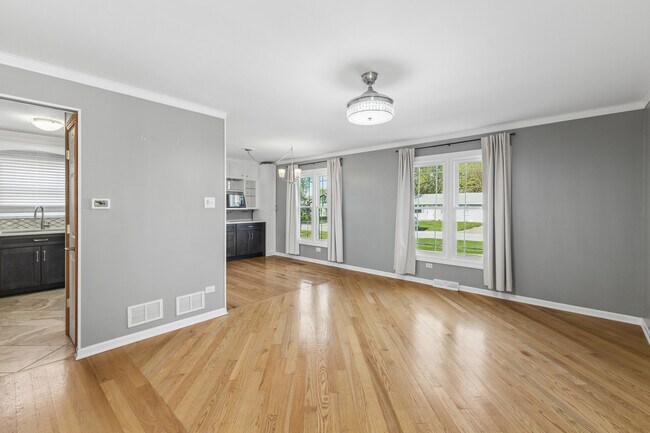 Foto del edificio - 16805 Hilltop Ave