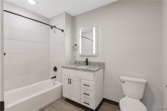 Building Photo - 17 Loso Dr