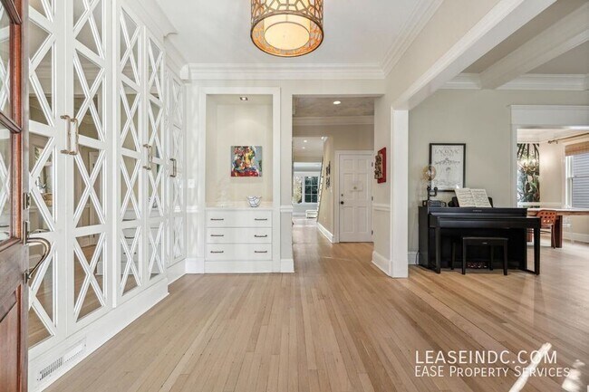Foto del edificio - 4927 Eskridge Terrace NW