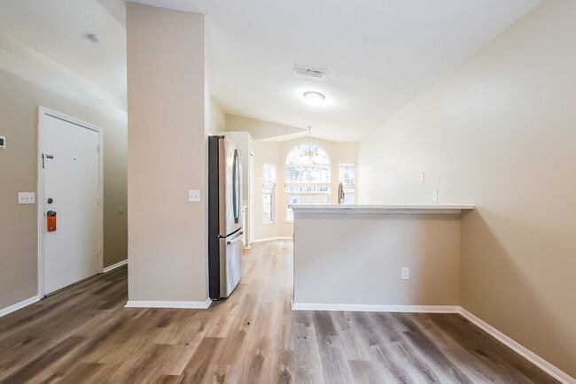 Building Photo - 1632 Chatham Cir