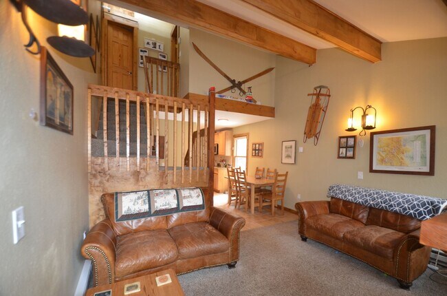 Foto del edificio - Flexible lease terms! Year available! Pets Negotiable!  Walk to town, community hot tub!