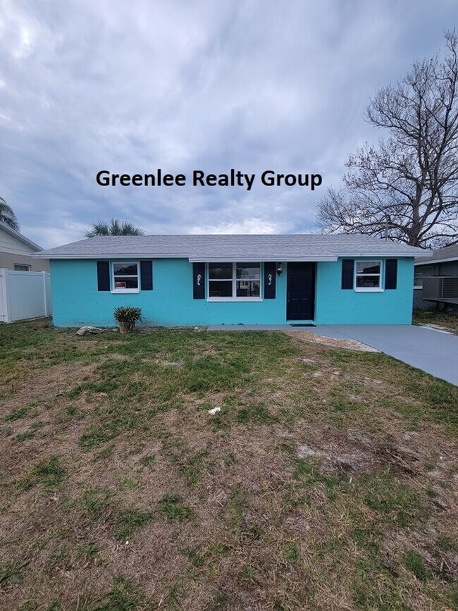 Foto del edificio - Updated 2 Bed/1 Bath Home on a Canal- Pet ...