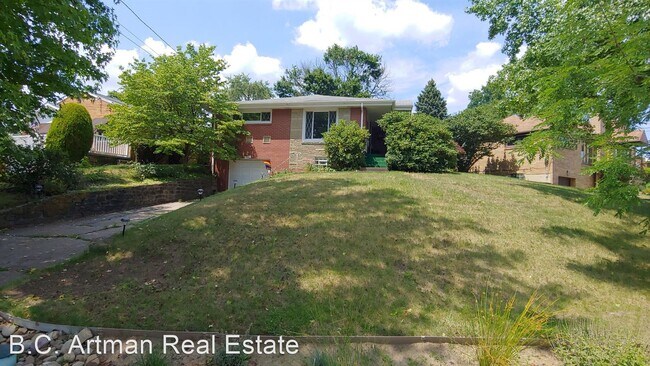 Building Photo - 3 br, 1 bath House - 2440 Red Oak Drive