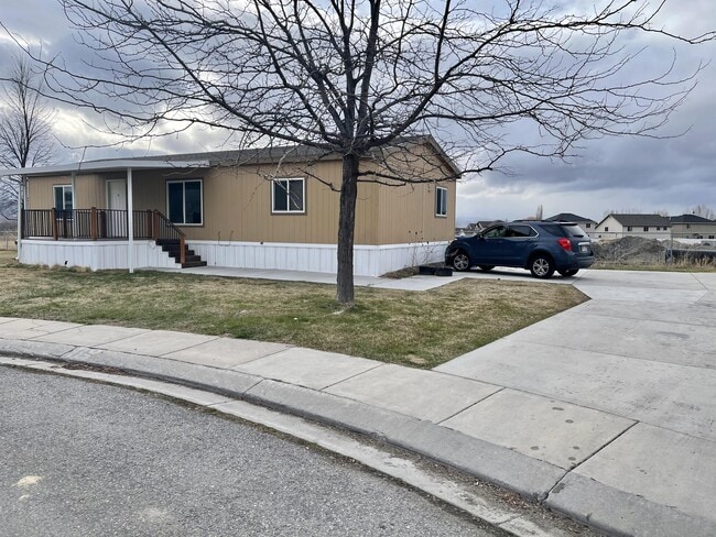 Building Photo - 1900 S 1100 W