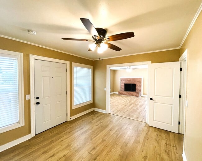 Foto del edificio - 5250 Whispering Creek Dr