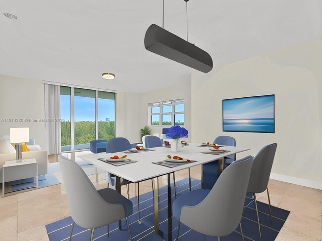 Foto del edificio - 15051 Royal Oaks Ln