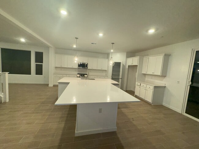 Foto del edificio - 1053 Traverse Dr S