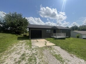 Building Photo - 430 SE 150 Rd