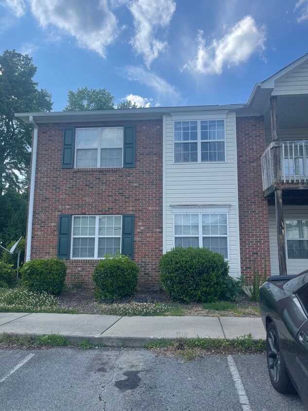 1112 Trinity St Unit 512, Thomasville, NC 27360 Condo for Rent in