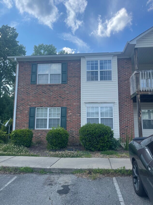 1112 Trinity St Unit 512, Thomasville, NC 27360 Condo for Rent in