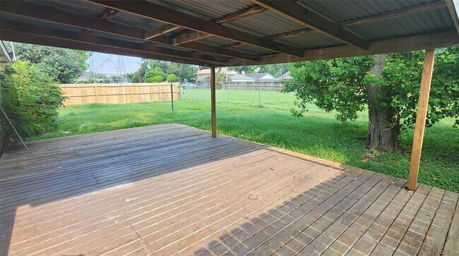 Building Photo - 9211 Twin Hills Dr