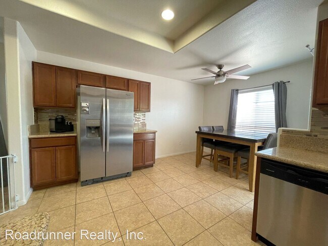 Building Photo - 4 br, 2 bath House - 72147 Sunnyslope Dr