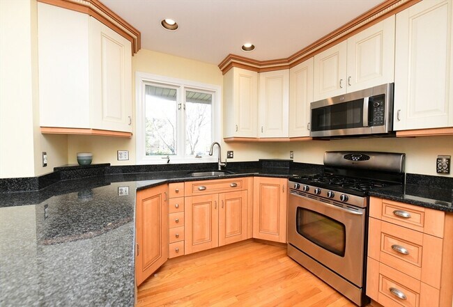 Foto del edificio - 4 Bittersweet Ln