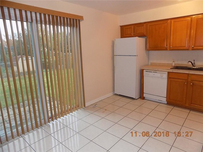 Building Photo - 8332 Hickory Dr