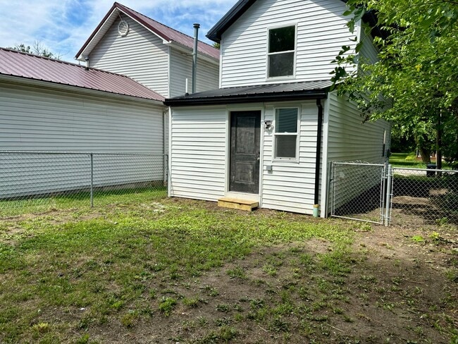 Building Photo - Beautiful 2 bedroom home