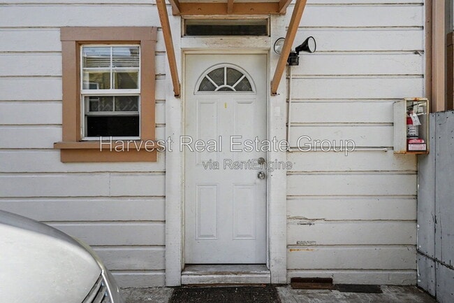 Building Photo - 1219 Santa Clara Ave