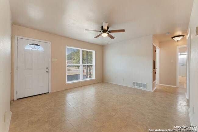 Foto del edificio - 626 Aviation Ave