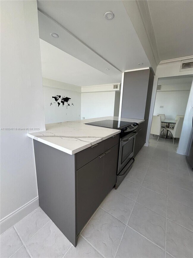Foto del edificio - 18021 Biscayne Blvd