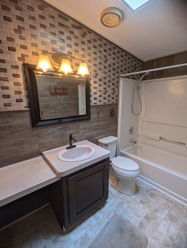 Foto del edificio - 2 Bedroom 2 Bathroom Home for RENT, Furbabies Welcome!