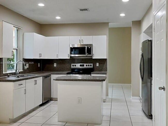 Building Photo - 7780 Highlands Cir