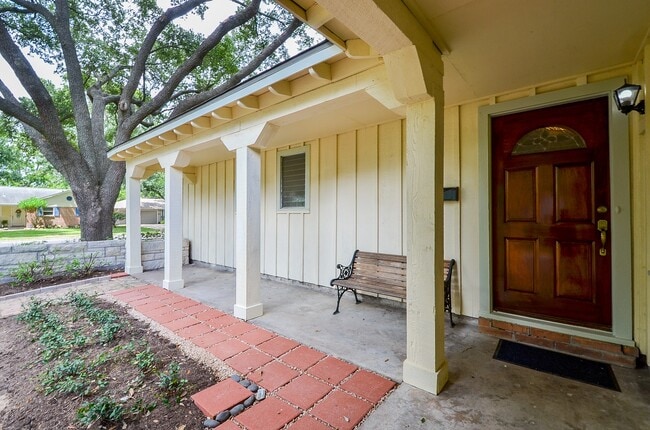 Building Photo - 4809 Kingfisher Dr