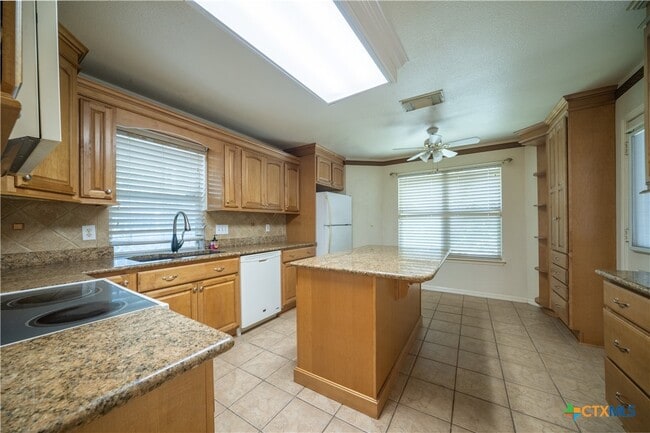 Building Photo - 1131 River Rock
