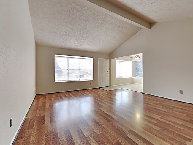 Foto del edificio - 16930 Barcelona Dr