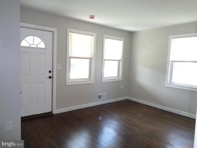 Foto del edificio - 7150 Eastbrook Ave