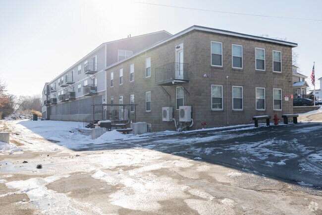 Building Photo - Arrowpoint at South Grove