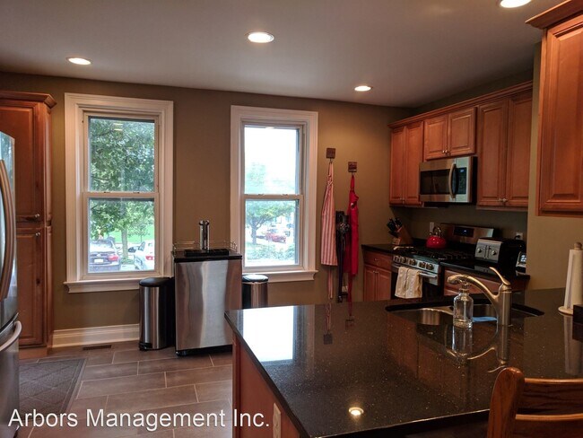 Foto del edificio - 3 br, 2 bath House - 608 Broad Street