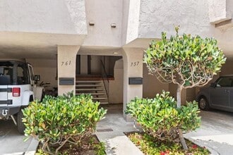Building Photo - 757 Ocean Surf Dr