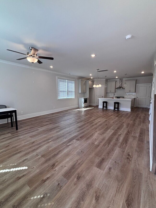 Foto del edificio - Brand new three-bedroom, 2.5-bath townhome