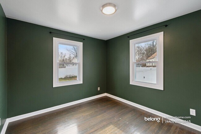 Building Photo - 14615 Crescent Dr