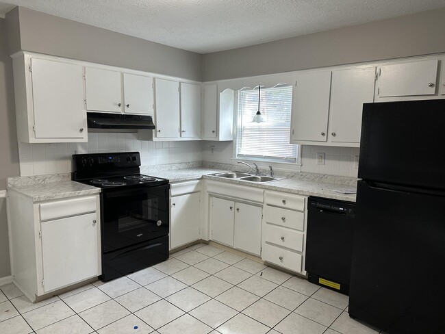 Foto del edificio - 3369 Holwyn Rd