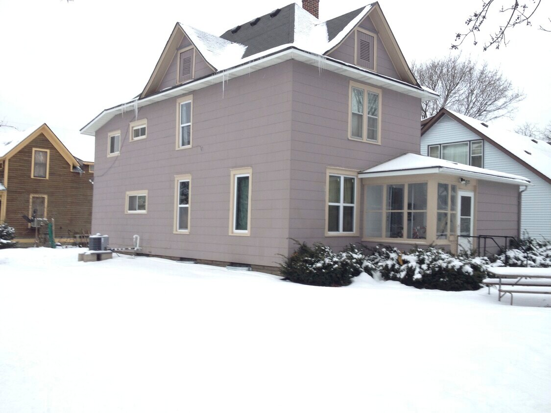 Primary Photo - 1464 Breda Ave
