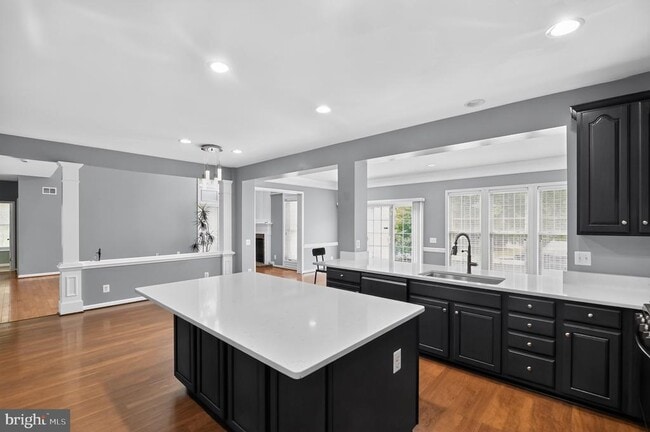 Building Photo - 6401 Abingdon Pl