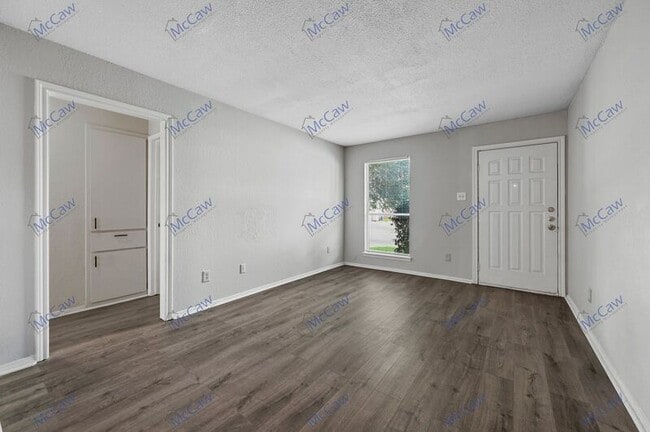 Building Photo - 603 Starlinda Ct