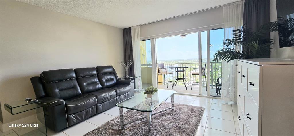 Foto principal - 1200 Hibiscus Ave